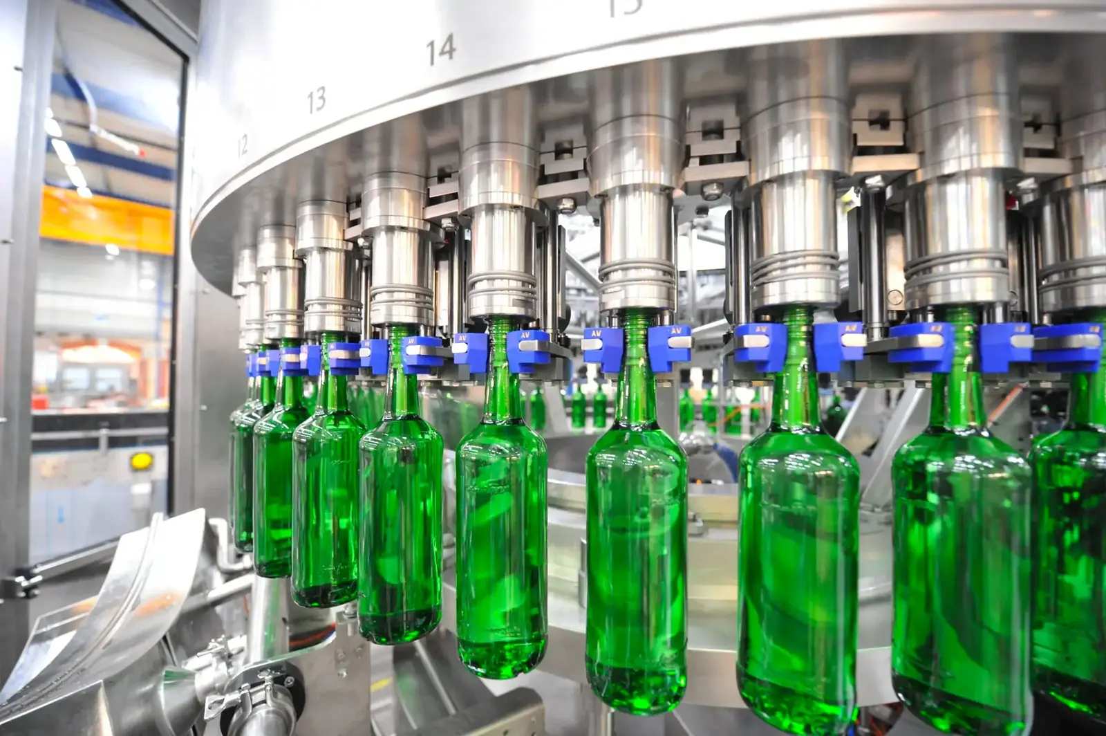 Bottling equipment and bottle filling process